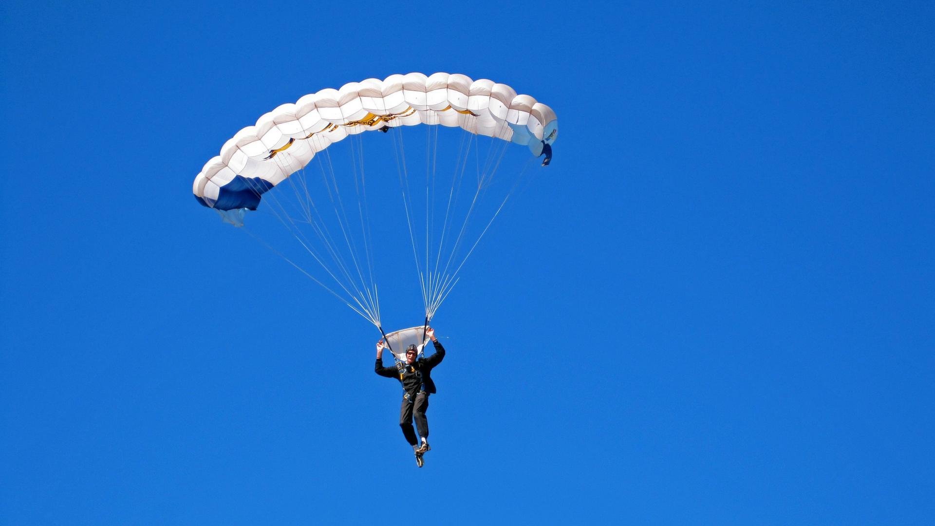 滑雪青少年联赛推动青训体系完善，滑雪比赛青年组年龄段
